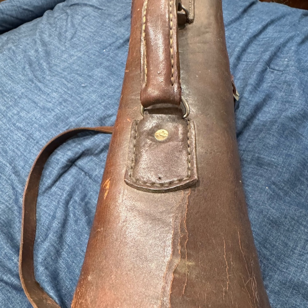 Brown Vintage Leather Briefcase with Adjustable Strap and Buckle Closure - Picture 4 of 14